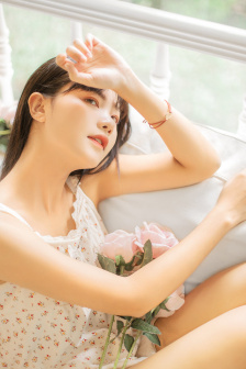 清纯校花校服超短裙图片