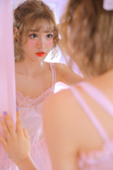楼上的小女孩